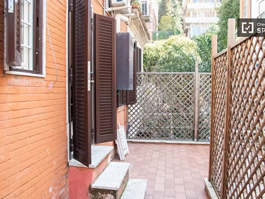 Immagine 18 di Appartamento in affitto  in Via degli Orti della Farnesina a Roma