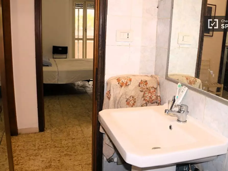 Immagine 12 di Camera condivisa in affitto  in Via Giuseppe de Robertis a Roma