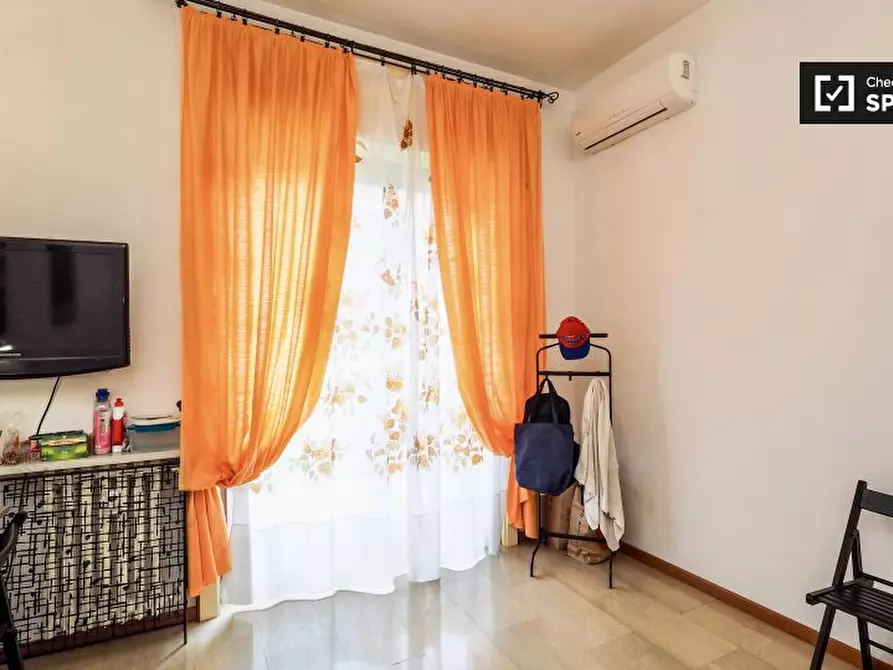 Immagine 2 di Camera condivisa in affitto  in Viale Renato Serra a Milano