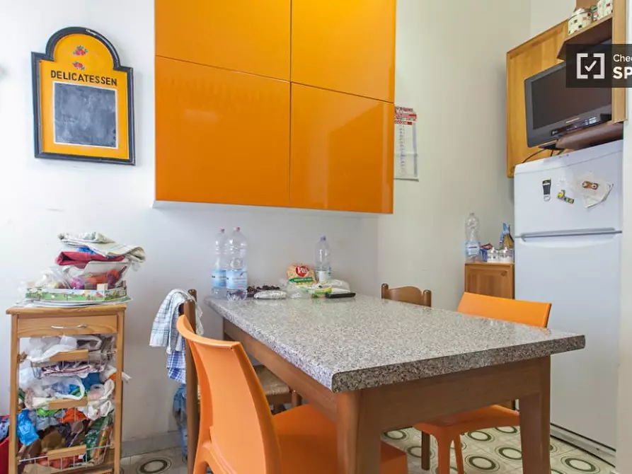 Immagine 15 di Camera condivisa in affitto  in Via Montefalco a Roma