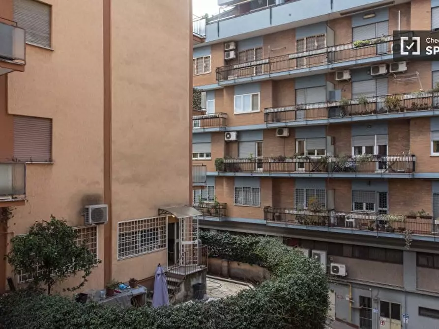 Immagine 15 di Camera condivisa in affitto  in Via Attilio Ambrosini a Roma