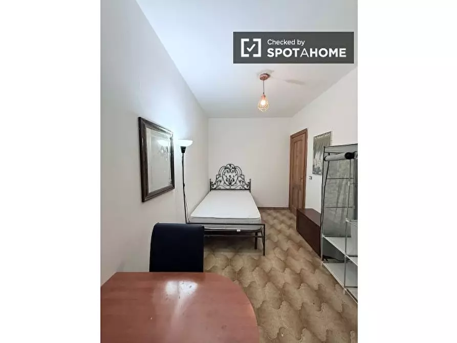 Immagine 8 di Camera condivisa in affitto  in Via Argusto a Roma