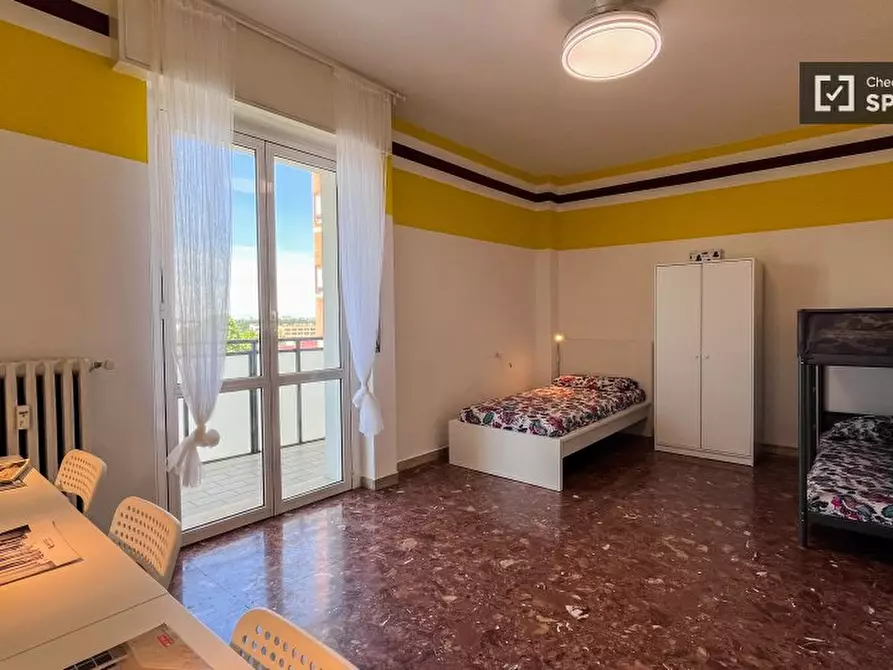 Immagine 2 di Camera condivisa in affitto  in Via Monte Sabotino a Cinisello Balsamo