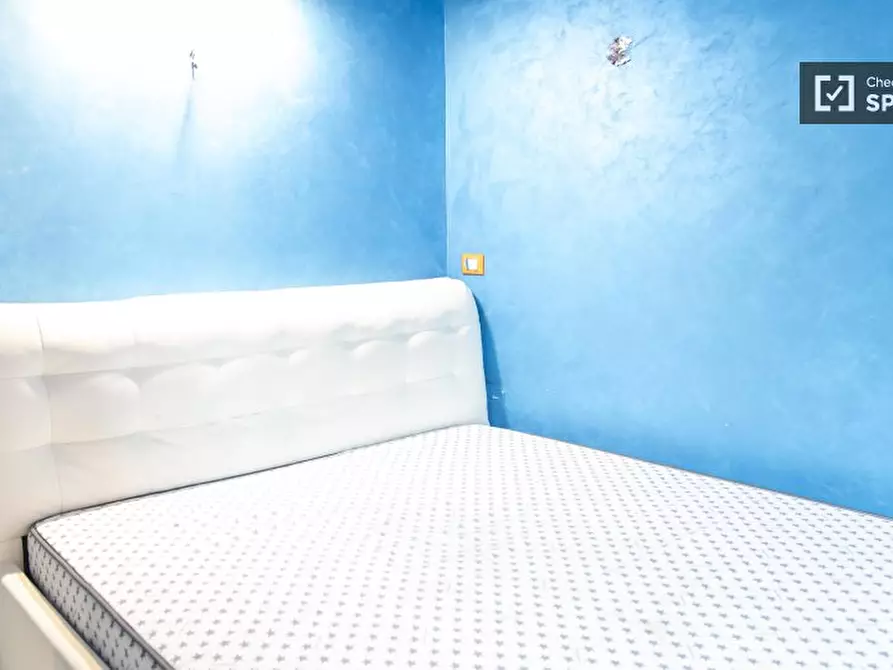 Immagine 5 di Camera condivisa in affitto  in Via dei Campi Flegrei a Roma