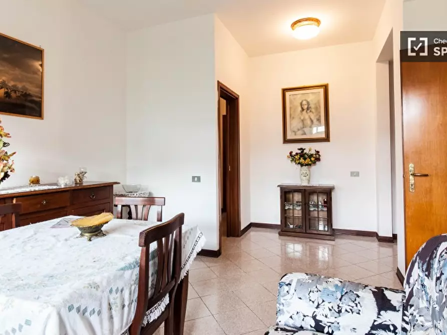 Immagine 6 di Camera condivisa in affitto  in Via Paolo Barison a Roma