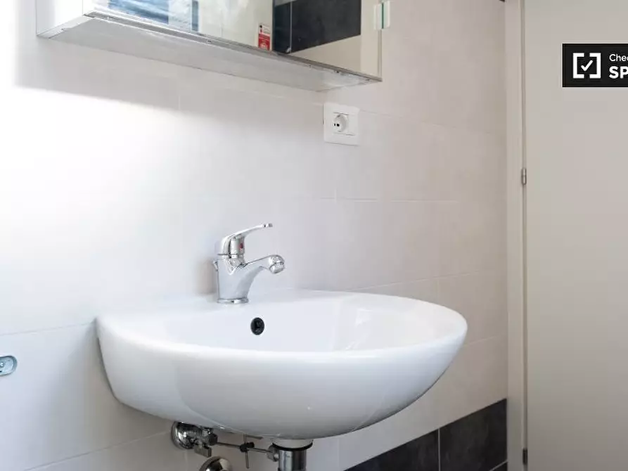 Immagine 7 di Camera condivisa in affitto  in Viale dei Salesiani a Roma