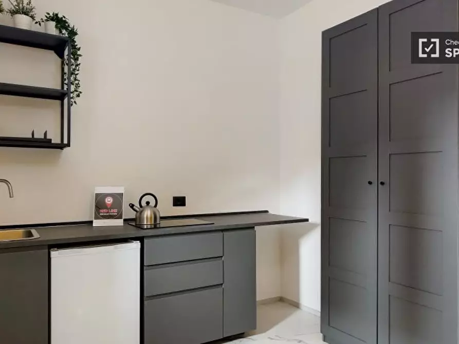 Immagine 3 di Camera condivisa in affitto  in Via delle Forze Armate a Milano