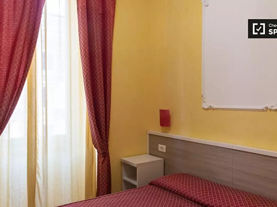 Immagine 19 di Camera condivisa in affitto  in Via Napoleone III a Roma
