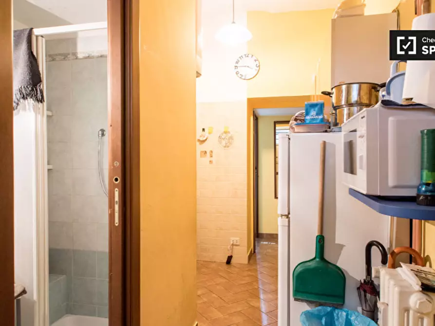 Immagine 3 di Camera condivisa in affitto  in Via degli Equi a Roma