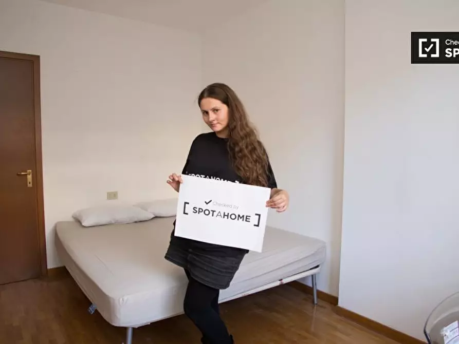 Immagine 3 di Camera condivisa in affitto  in Via Nicola Romeo a Milano