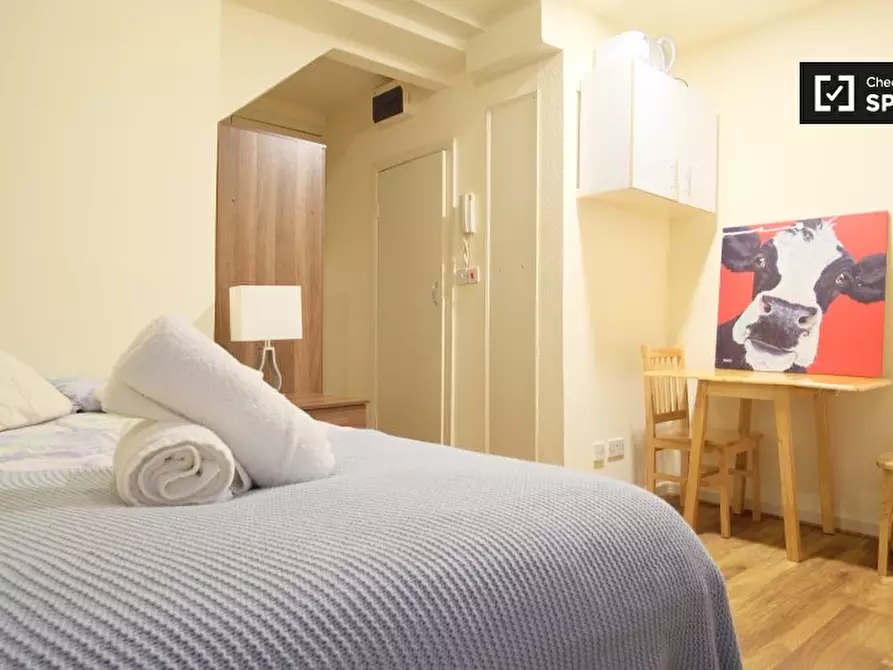 Immagine 2 di Ufficio in affitto  in Apartment a Brent