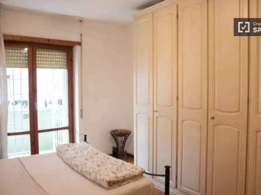 Immagine 1 di Camera condivisa in affitto  in Via Libero Leonardi a Roma