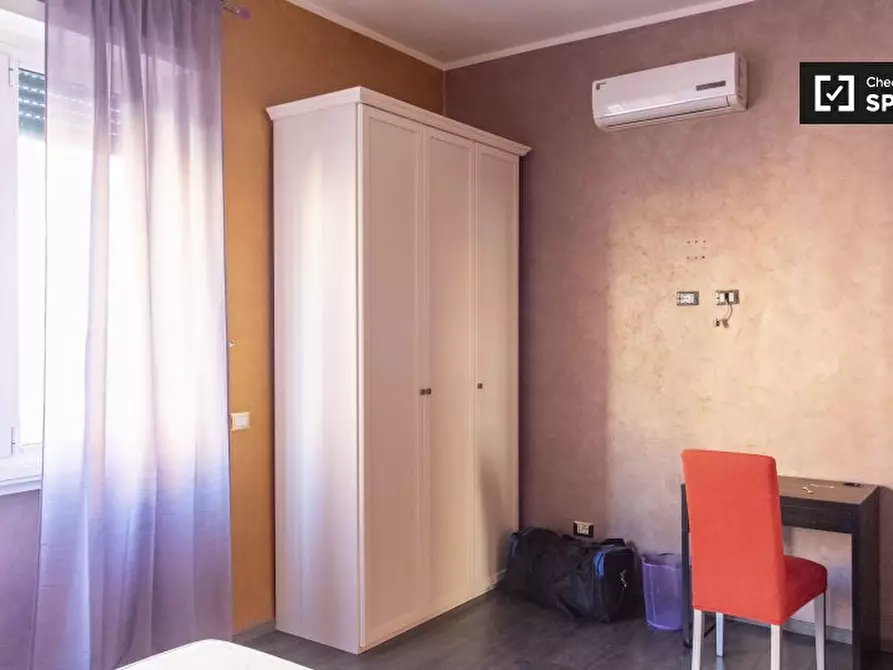 Immagine 8 di Camera condivisa in affitto  in Via dei Campi Flegrei a Roma