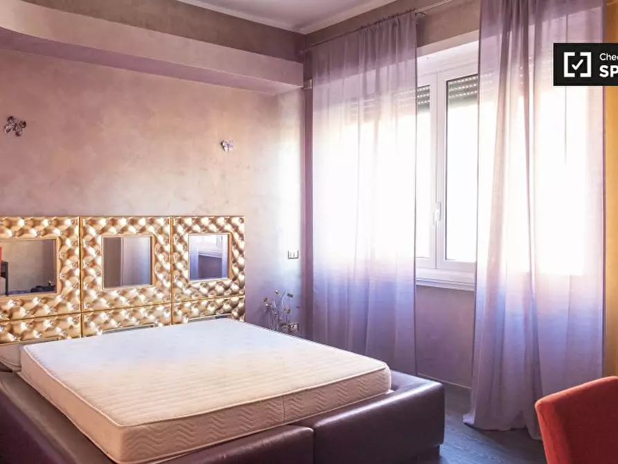 Immagine 5 di Camera condivisa in affitto  in Via dei Campi Flegrei a Roma