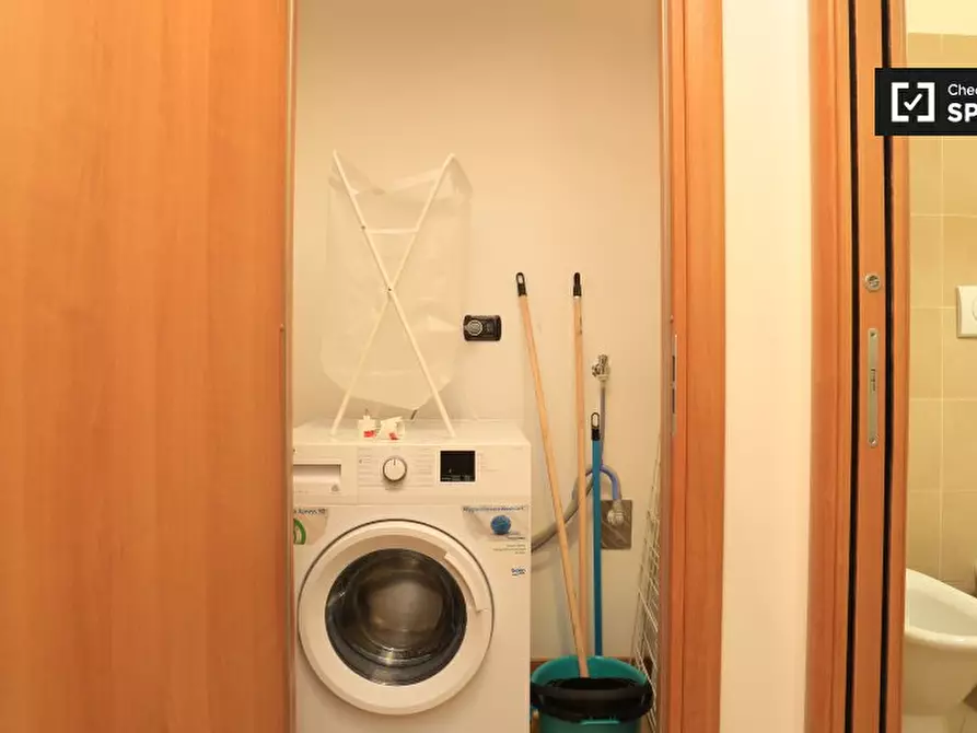 Immagine 16 di Camera condivisa in affitto  in Via delle Forze Armate a Milano