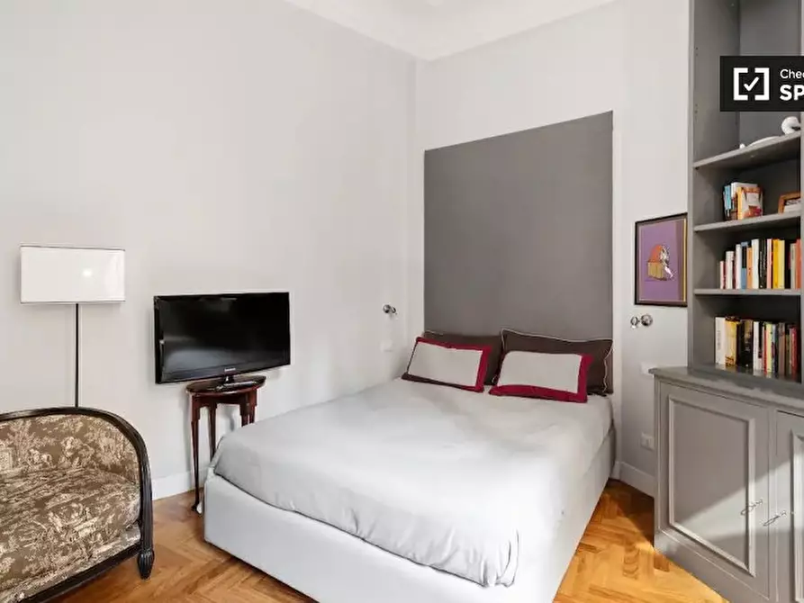 Immagine 3 di Appartamento in affitto  in Lungotevere degli Altoviti a Roma