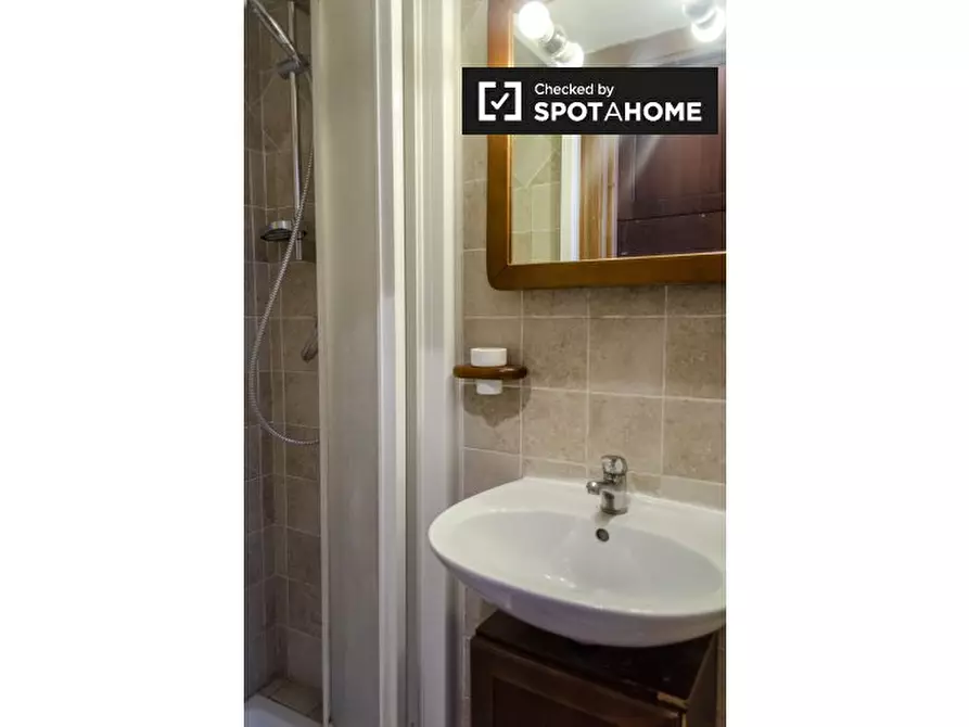 Immagine 14 di Appartamento in affitto  in Vicolo del Leopardo, 00153 Roma RM, Italy a Roma