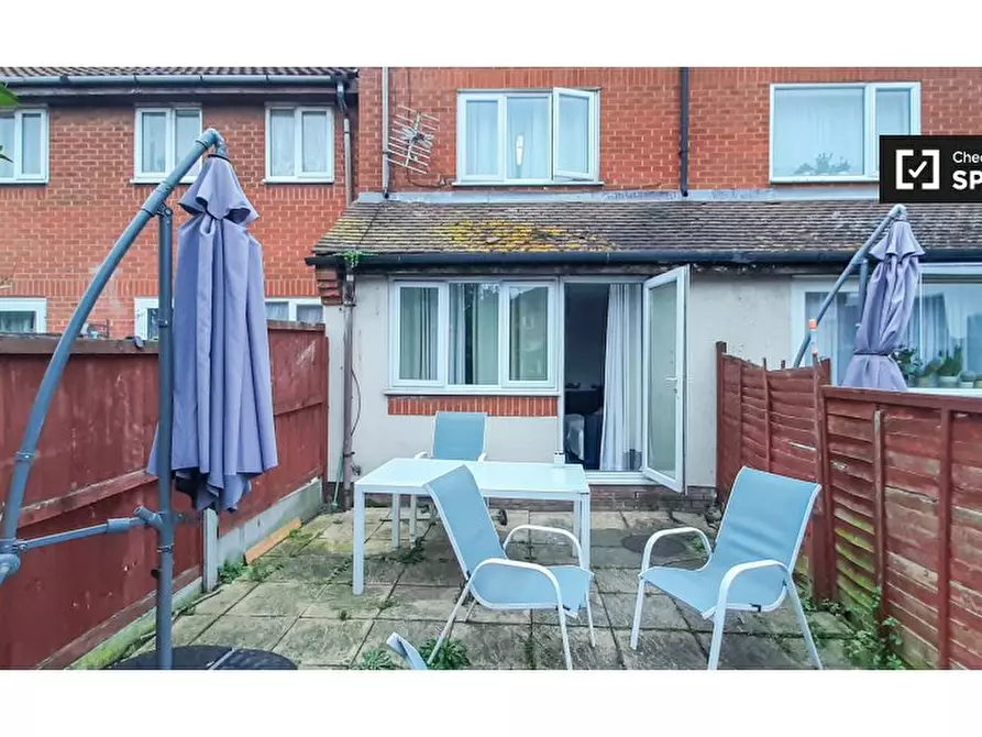 Immagine 12 di Appartamento in affitto  in Goldfinch Rd a Eltham