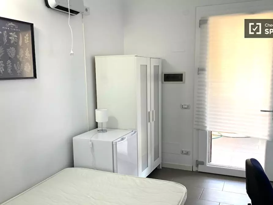 Immagine 3 di Camera condivisa in affitto  in Via di Carcaricola a Roma