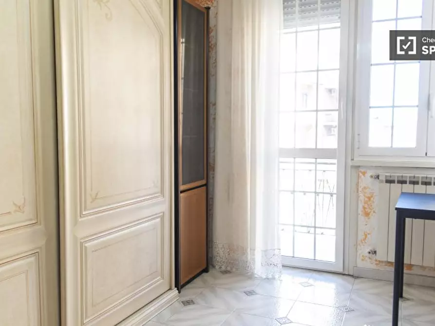 Immagine 3 di Camera condivisa in affitto  in Via Simone Ghini a Roma