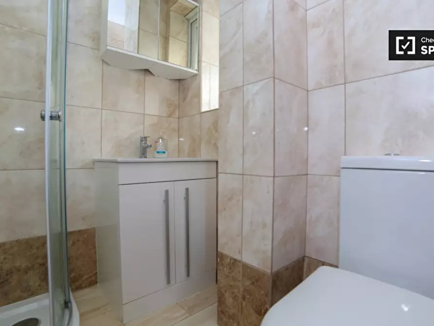 Immagine 8 di Camera condivisa in affitto  in Atlantis Cl a Barking