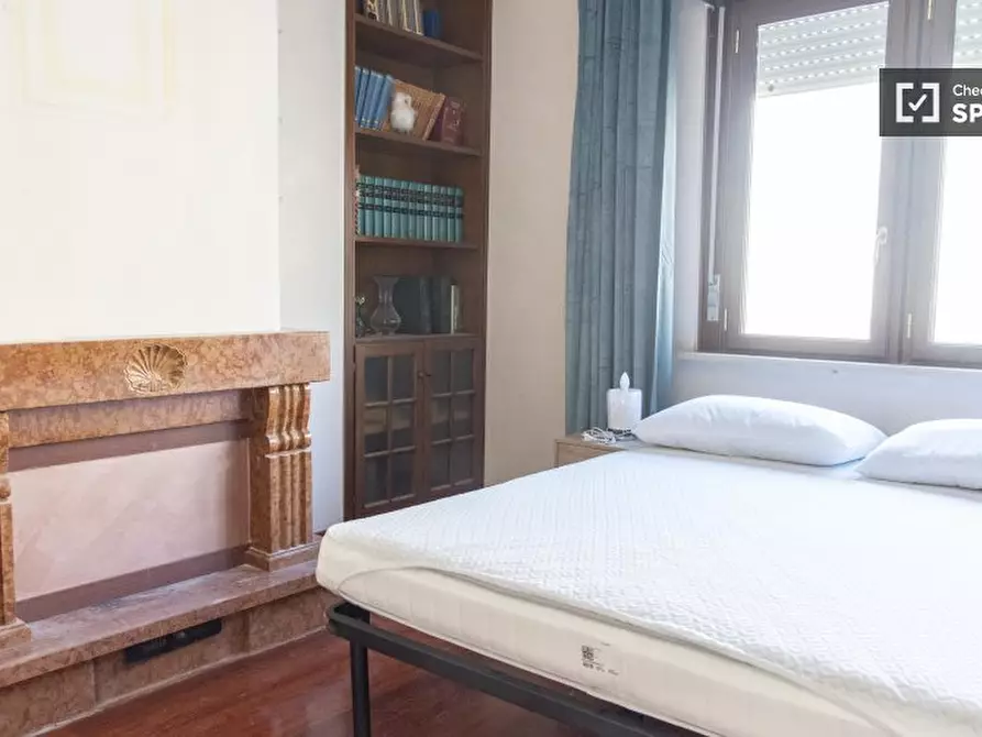 Immagine 17 di Camera condivisa in affitto  in Largo Valerio Bacigalupo a Roma