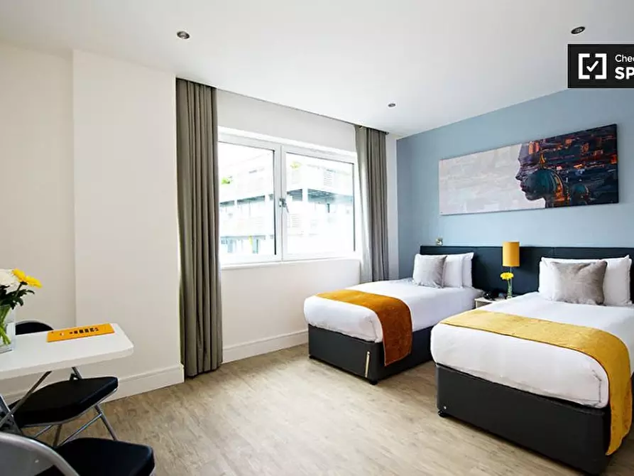 Immagine 1 di Ufficio in affitto  in Greenwich High Road a Greenwich