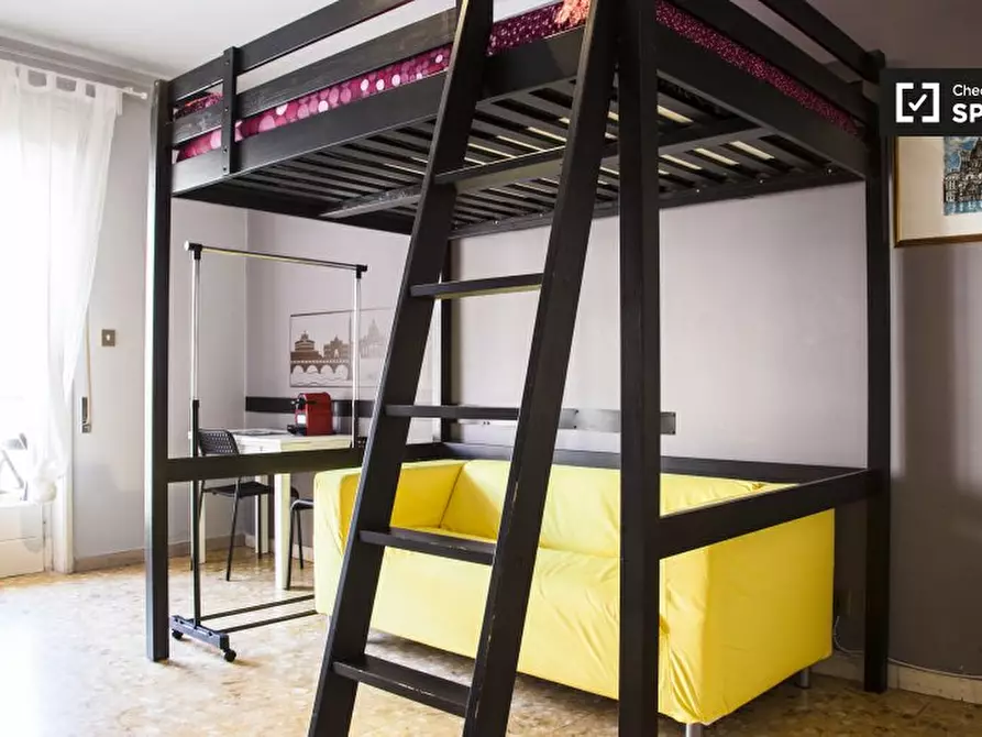 Immagine 2 di Camera condivisa in affitto  in Via Tiburtina a Roma