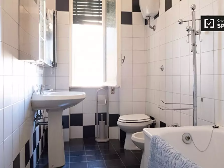 Immagine 12 di Camera condivisa in affitto  in Via Alfonso Borelli a Roma