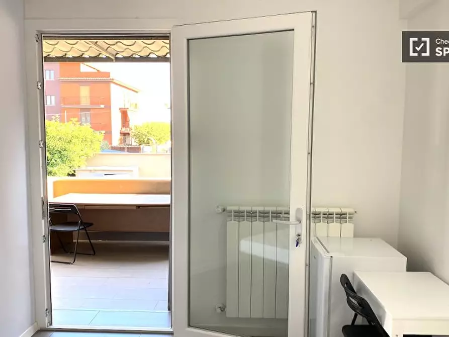 Immagine 2 di Camera condivisa in affitto  in Via di Carcaricola a Roma