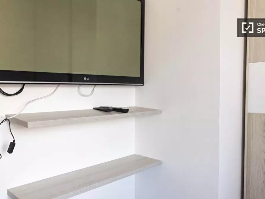 Immagine 3 di Camera condivisa in affitto  in Via di Torre Gaia a Roma