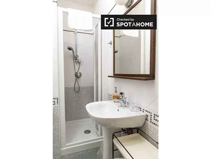 Immagine 6 di Camera condivisa in affitto  in Via della Cava Aurelia a Roma