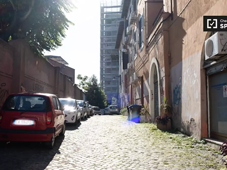 Immagine 9 di Appartamento in affitto  in Via degli Irpini a Roma