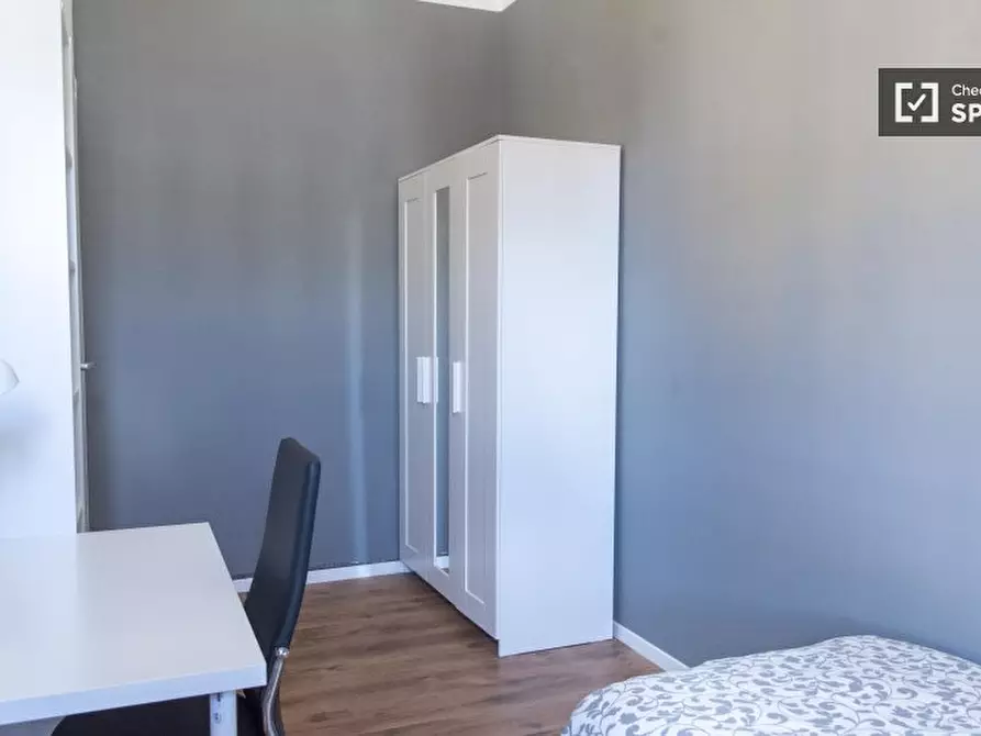 Immagine 3 di Camera condivisa in affitto  in Piazza Regina Margherita a Roma