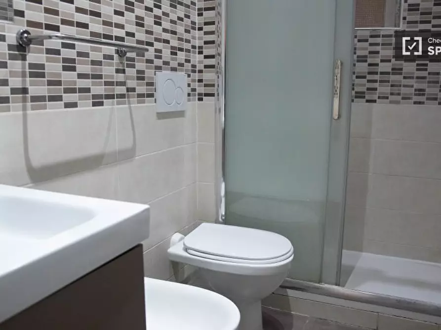 Immagine 5 di Camera condivisa in affitto  in Via Nino Oxilia a Roma