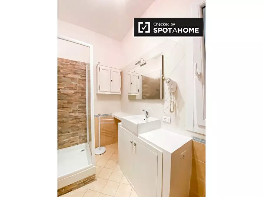 Immagine 8 di Camera condivisa in affitto  in Via Giovanni da Empoli a Roma