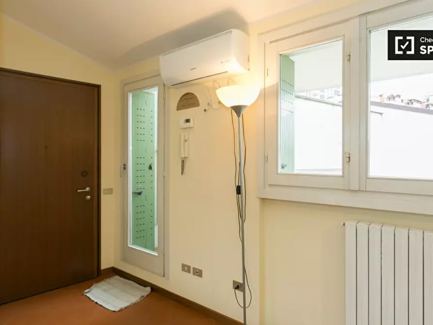 Immagine 2 di Appartamento in affitto  in Via Altaguardia a Milano