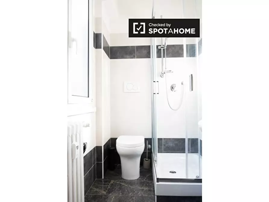 Immagine 6 di Camera condivisa in affitto  in Viale dei Salesiani a Roma