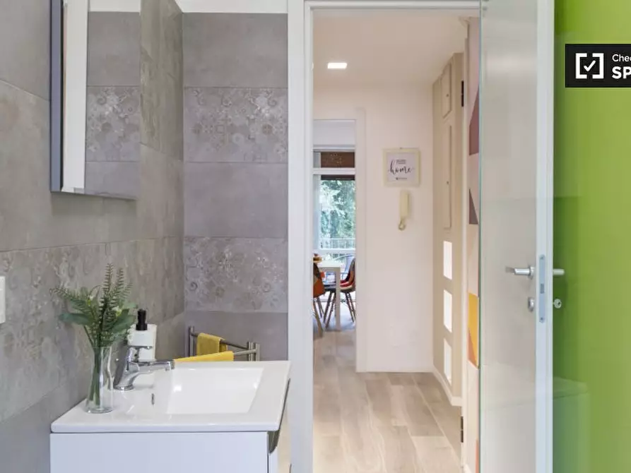 Immagine 17 di Camera condivisa in affitto  in Piazzale Siena a Milano