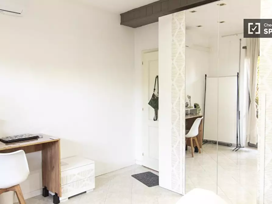 Immagine 4 di Camera condivisa in affitto  in Via Canzone del Piave a Roma