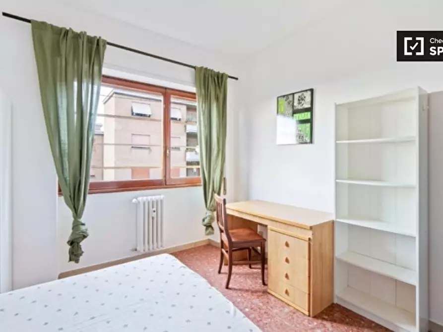 Immagine 2 di Camera condivisa in affitto  in Via Filippo Serafini, 00173 Roma RM, Italy a Roma