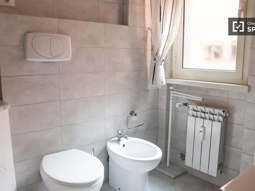 Immagine 12 di Camera condivisa in affitto  in Via Quirino Majorana a Roma