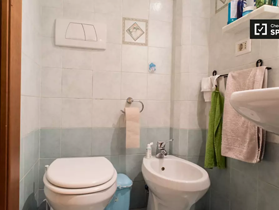 Immagine 10 di Camera condivisa in affitto  in Via degli Equi a Roma