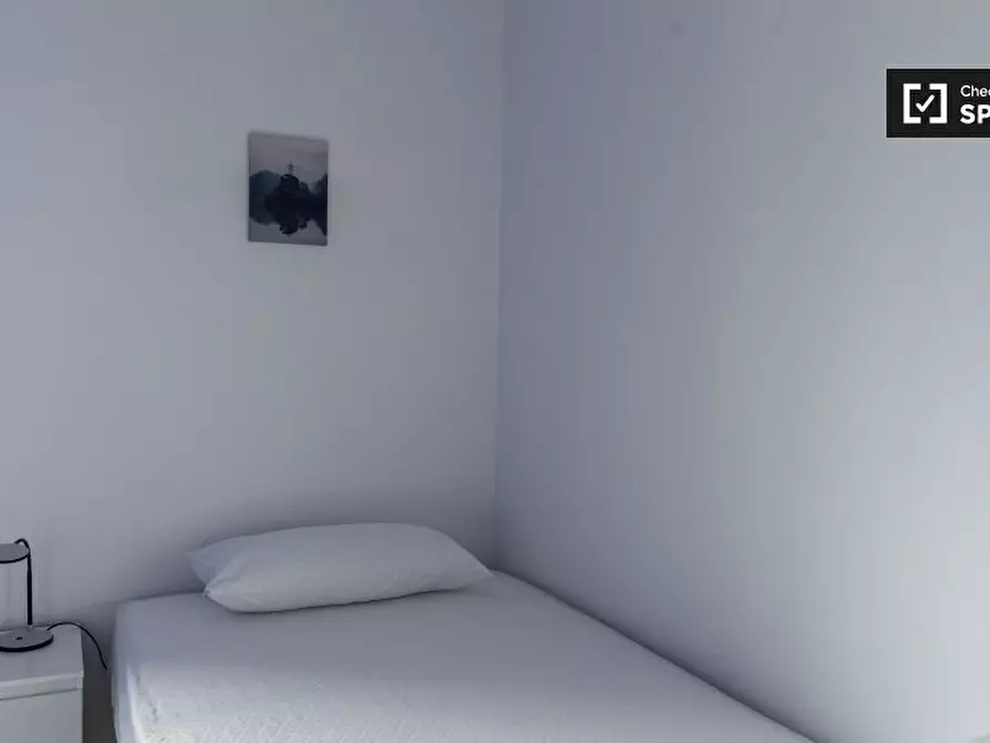 Immagine 3 di Camera condivisa in affitto  in Via dei Sulpici a Roma