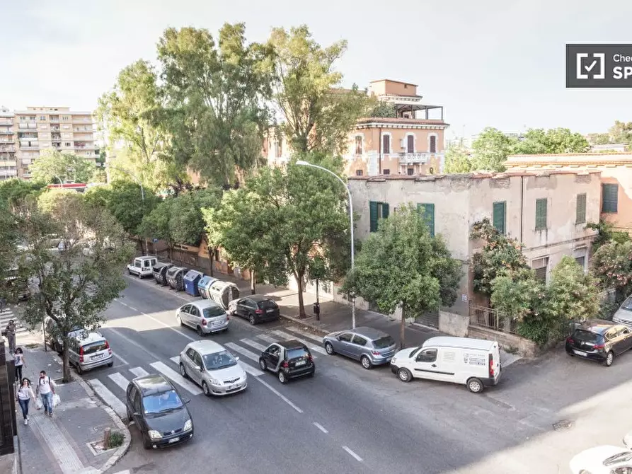 Immagine 12 di Camera condivisa in affitto  in Via di acqua bullicante a Roma