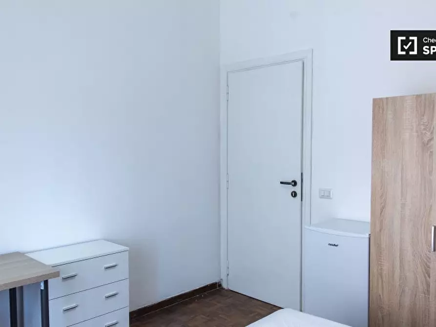 Immagine 3 di Camera condivisa in affitto  in Viale di Vigna Pia a Roma