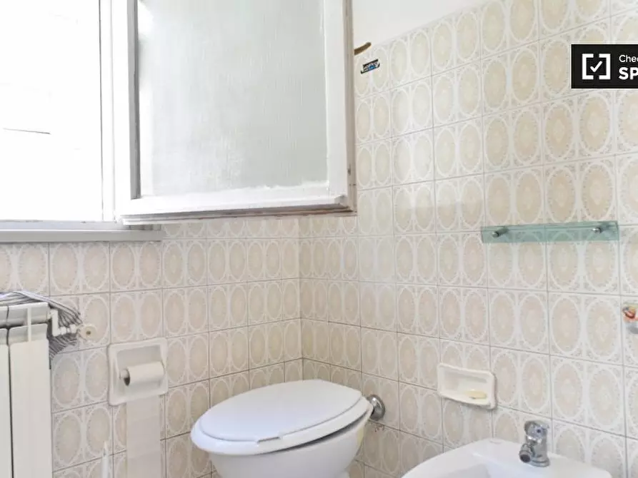 Immagine 13 di Camera condivisa in affitto  in Via Sandro Sandri a Roma