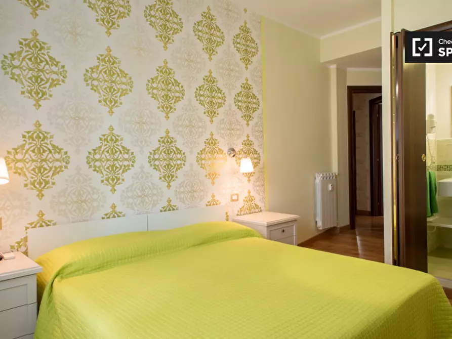 Immagine 12 di Camera condivisa in affitto  in Via Monza a Roma