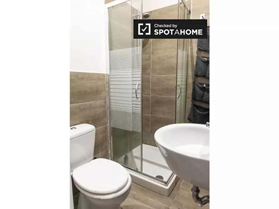 Immagine 11 di Camera condivisa in affitto  in Via Garigliano, 00198 Roma RM, Italy a Roma