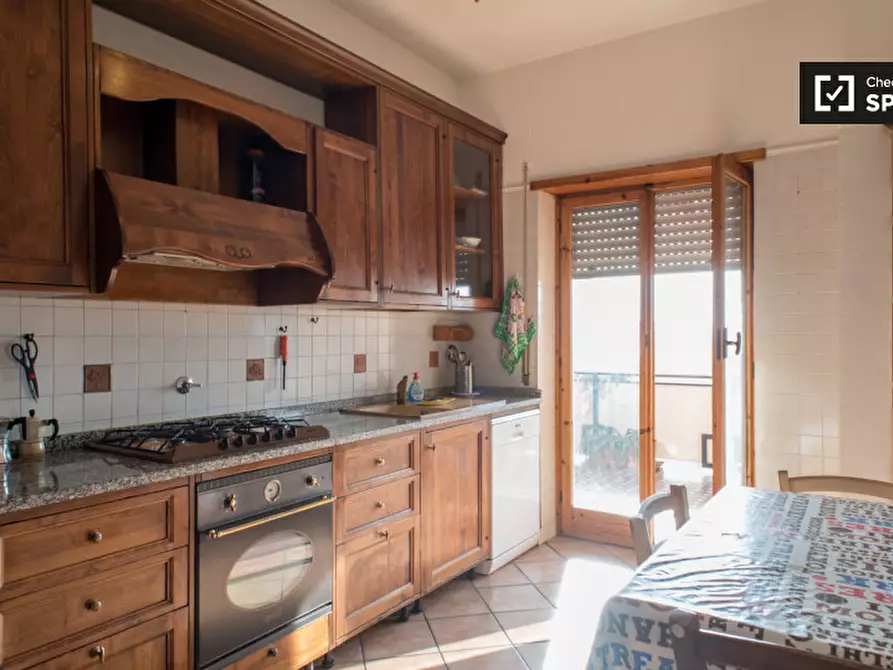 Immagine 18 di Camera condivisa in affitto  in Viale Bruno Rizzieri a Roma